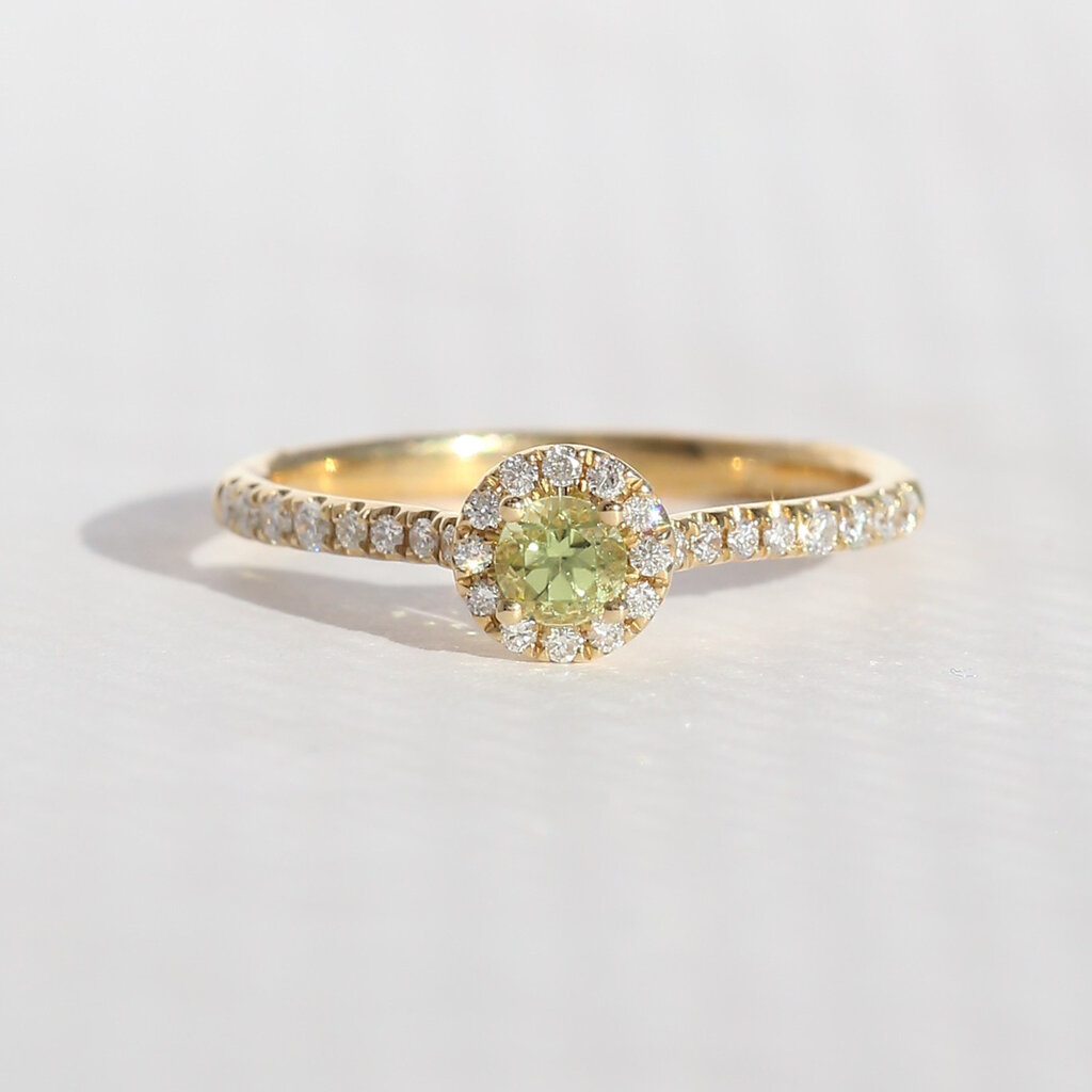 American Jewelry 14k Yellow Gold .19ctw Diamond & Peridot Round Halo Ring