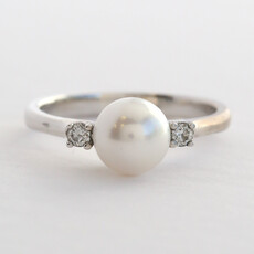 American Jewelry 14k White Gold .10ctw Diamond & Akoya Pearl Ring