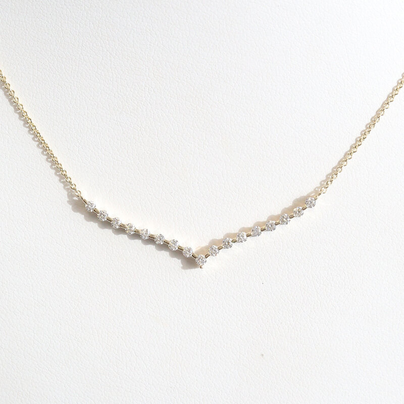 American Jewelry 14k Yellow Gold .42ctw Diamond V Necklace