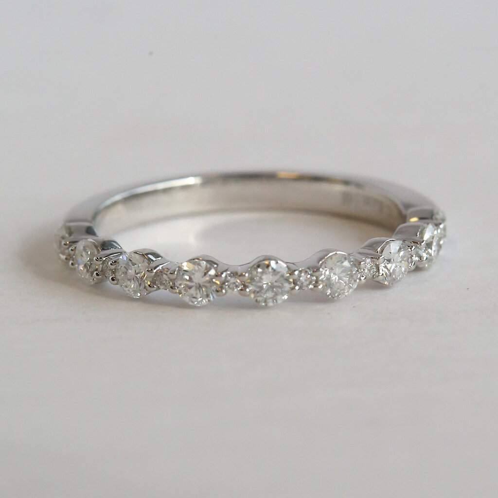 American Jewelry 14k White Gold .57ctw Diamond Alternating Size Straight Wedding Band