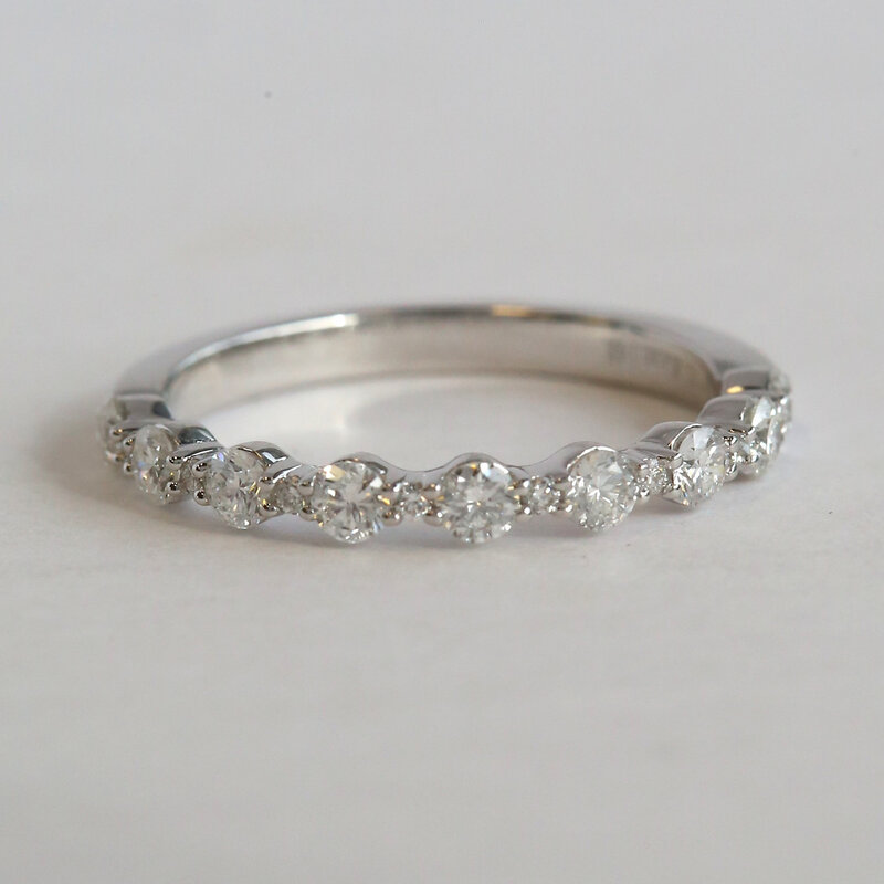 American Jewelry 14k White Gold .57ctw Diamond Alternating Size Straight Wedding Band