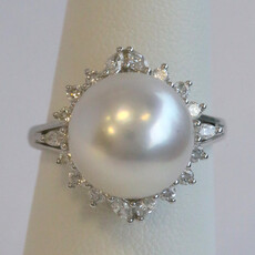 American Jewelry 14k White Gold .50ctw Diamond White Southsea Pearl Ring