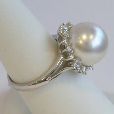 American Jewelry 14k White Gold .50ctw Diamond White Southsea Pearl Ring