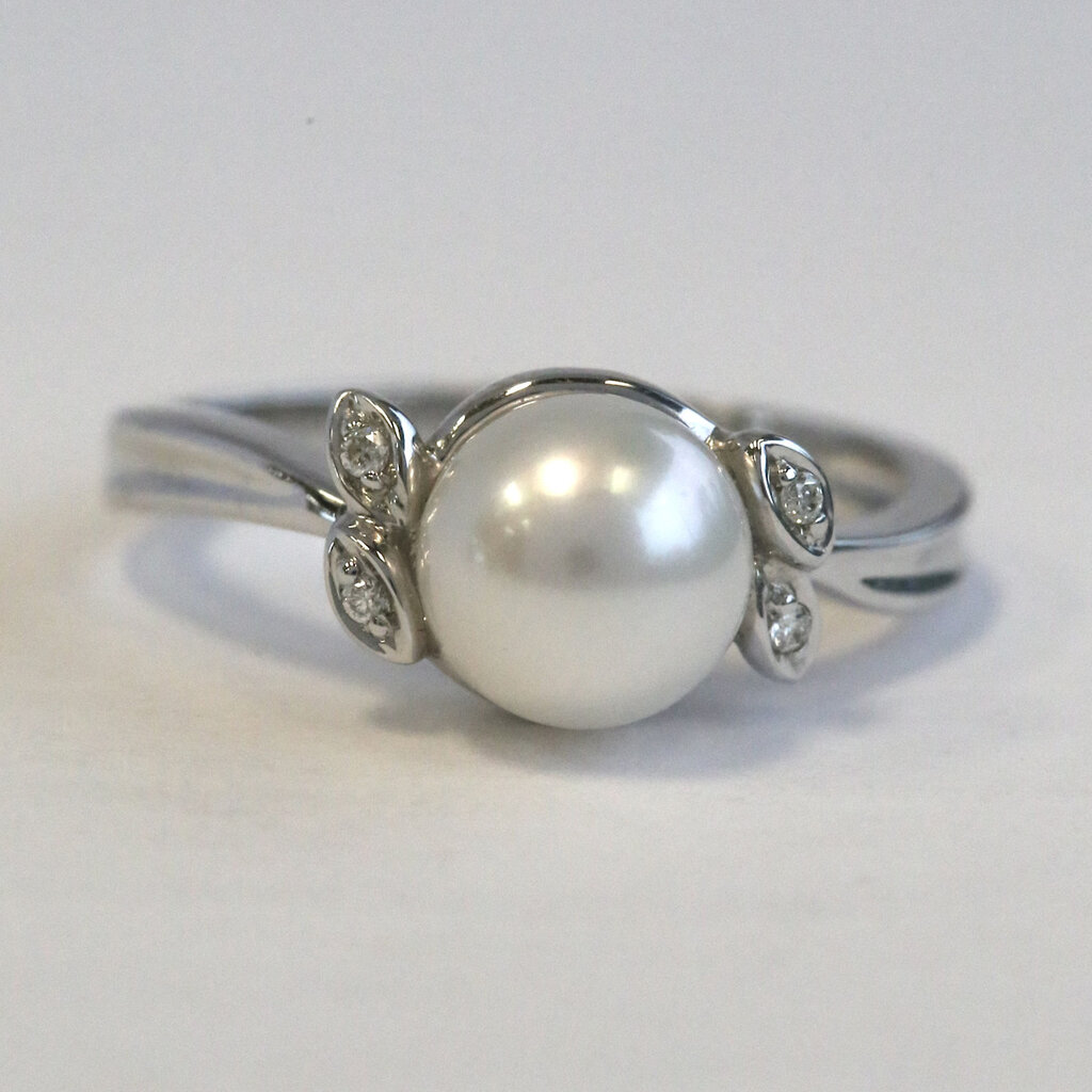 American Jewelry 14k White Gold 7.5-8mm Akoya Pearl .03ctw Diamond Accent Ring