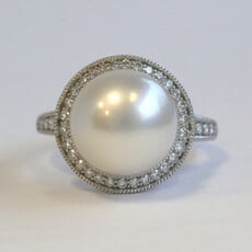 American Jewelry 14k White Gold Approx. .40ctw Diamond Halo Akoya Pearl Ring