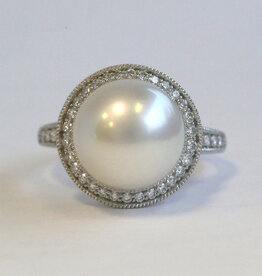 American Jewelry 14k White Gold Approx. .40ctw Diamond Halo Akoya Pearl Ring