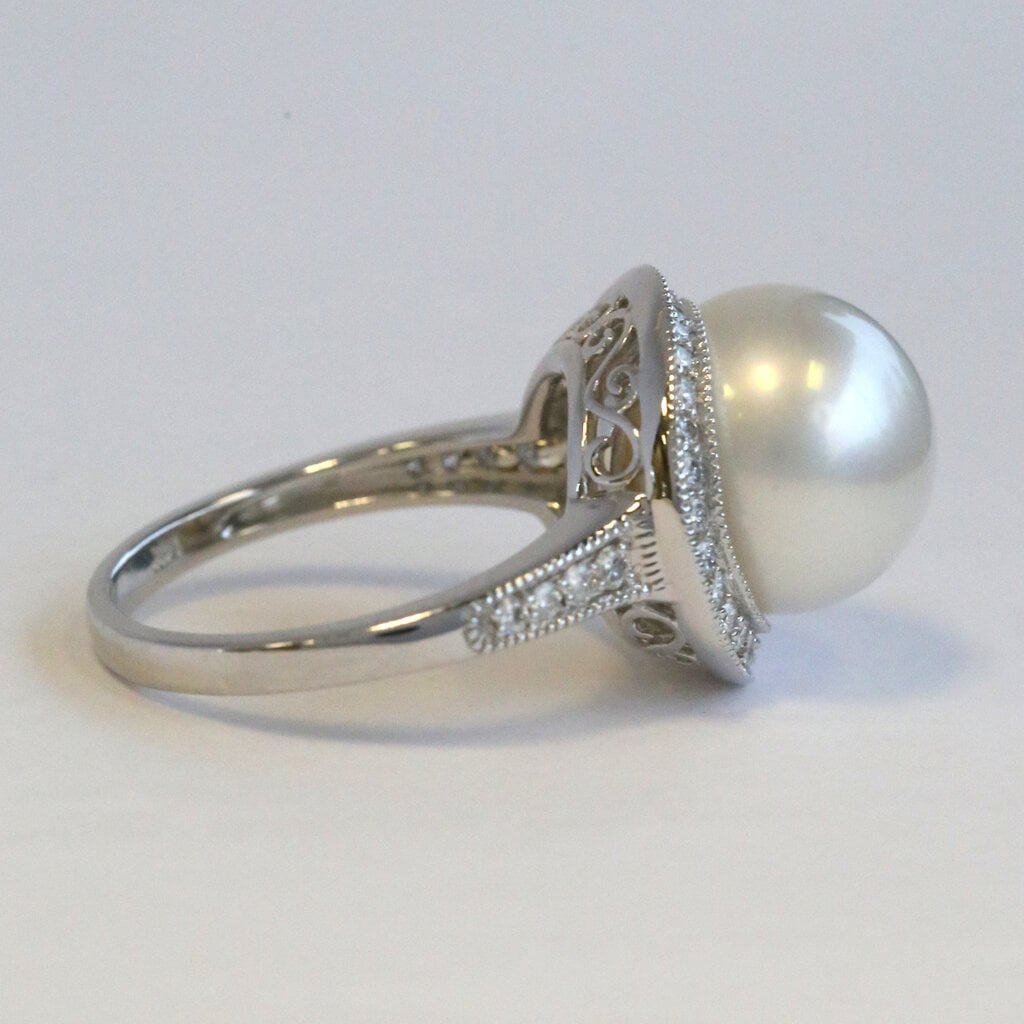 American Jewelry 14k White Gold Approx. .40ctw Diamond Halo Akoya Pearl Ring