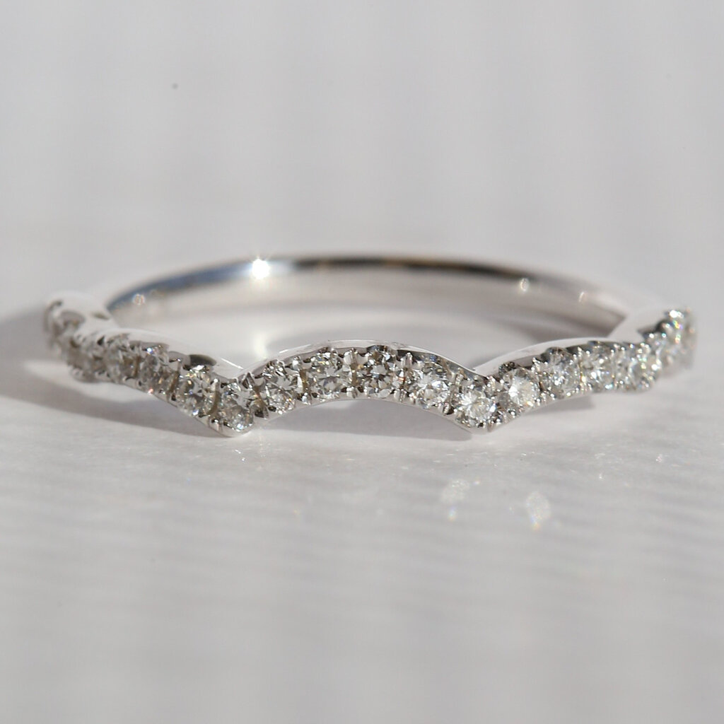 American Jewelry 14k White Gold .26ctw Diamond Curved Wedding Band