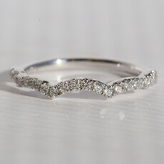 American Jewelry 14k White Gold .26ctw Diamond Curved Wedding Band