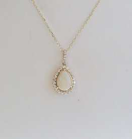 American Jewelry 14k Yellow Gold .86ct Opal .31ctw Diamond Pear Halo Necklace