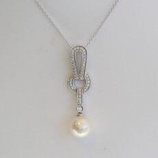 American Jewelry 18/14k White Gold 8.5-9mm Akoya Pearl .25ctw DIamond Dangle Necklace