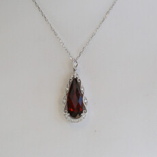 American Jewelry 14k White Gold 4.41ct Garnet .13ctw Diamond Pear Milgrain Necklace