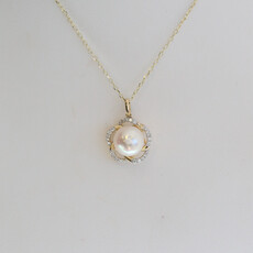 American Jewelry 14k Yellow Gold .11ctw Diamond 9.5-10mm Akoya Pearl Twisted Halo Necklace
