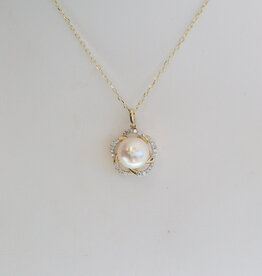 American Jewelry 14k Yellow Gold .11ctw Diamond 9.5-10mm Akoya Pearl Twisted Halo Necklace