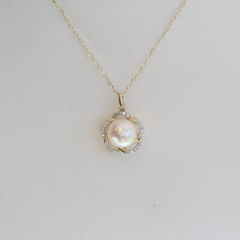 American Jewelry 14k Yellow Gold .11ctw Diamond 9.5-10mm Akoya Pearl Twisted Halo Necklace