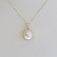 American Jewelry 14k Yellow Gold .21ctw Diamond Akoya Pearl Halo Neckalce
