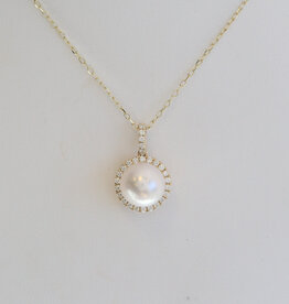 American Jewelry 14k Yellow Gold .21ctw Diamond Akoya Pearl Halo Neckalce