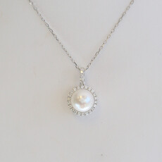American Jewelry 14k White Gold .21ctw Diamond Akoya Pearl Halo Neckalce