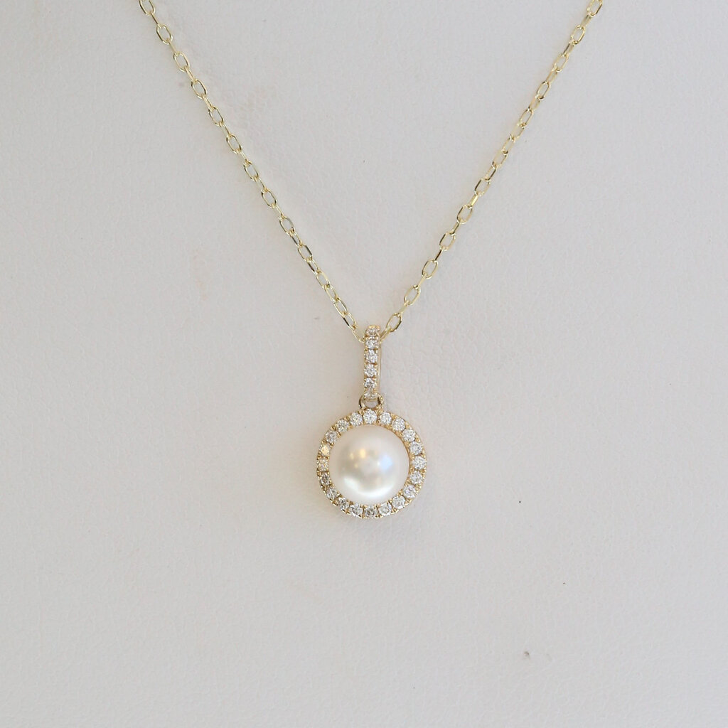 American Jewelry 14k Yellow Gold .12ctw Diamond Akoya Pearl Halo Necklace
