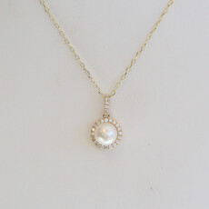 American Jewelry 14k Yellow Gold .12ctw Diamond Akoya Pearl Halo Necklace