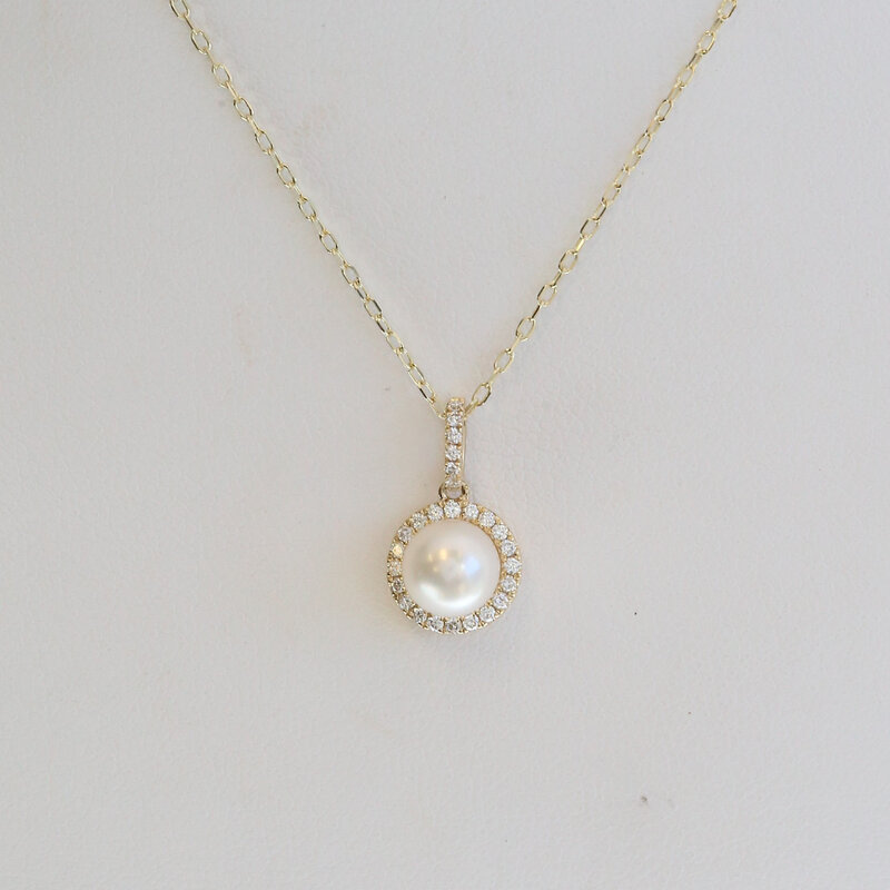 American Jewelry 14k Yellow Gold .12ctw Diamond Akoya Pearl Halo Necklace