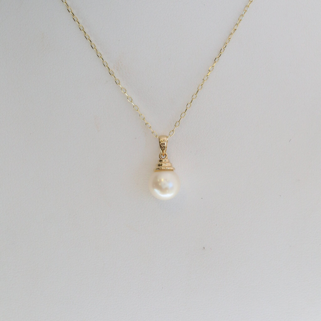 American Jewelry 14k Yellow Gold 7.5-8mm Akoya Pearl Necklace