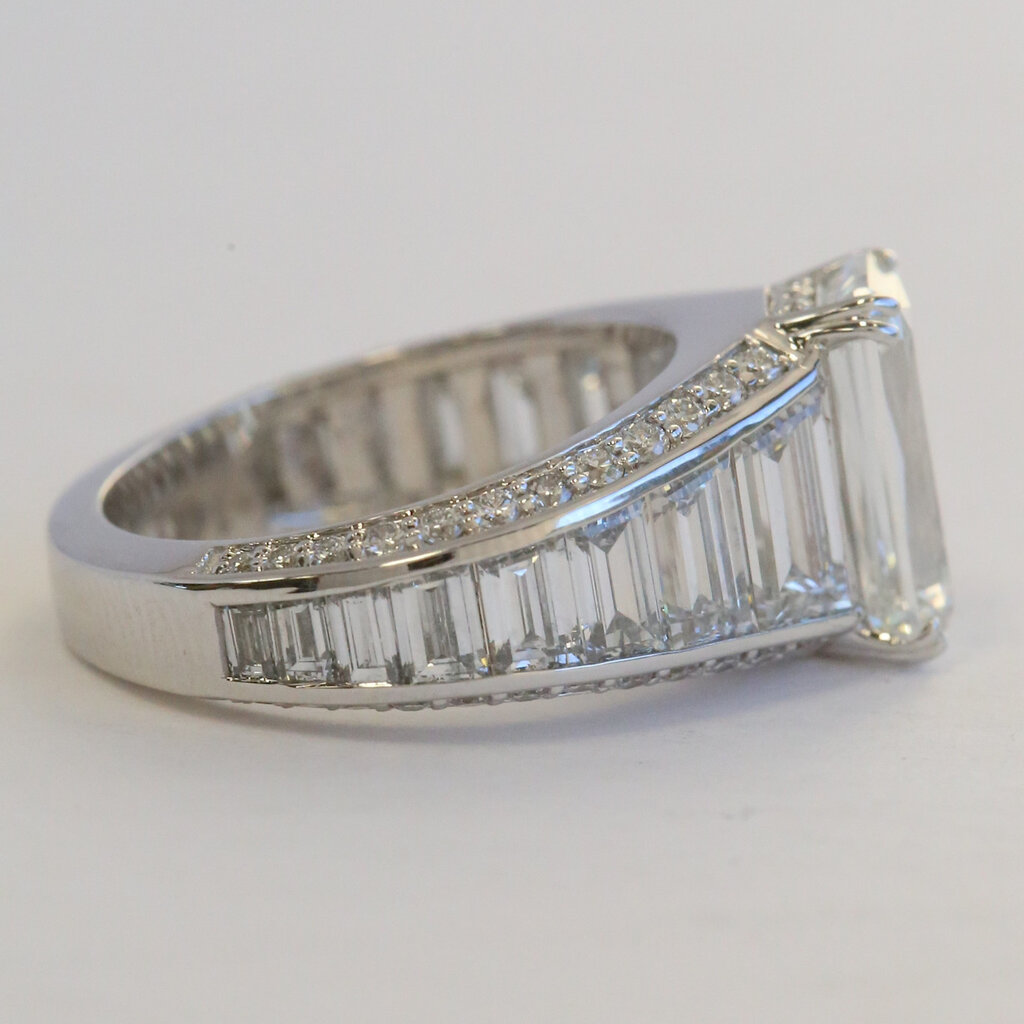 American Jewelry 14k White Gold 6.50ctw (2.00 F/VS1 Ctr) Lab Grown Modified Emerald & Tapered Baguette Engagement Ring