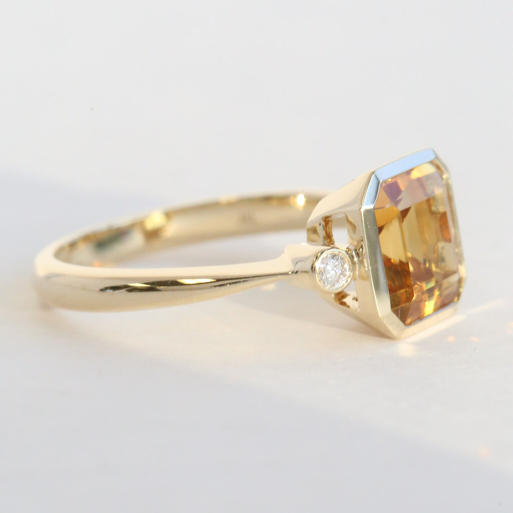 American Jewelry 14k Yellow Gold 3.25ct Citrine .05ctw Diamond Accent Ring