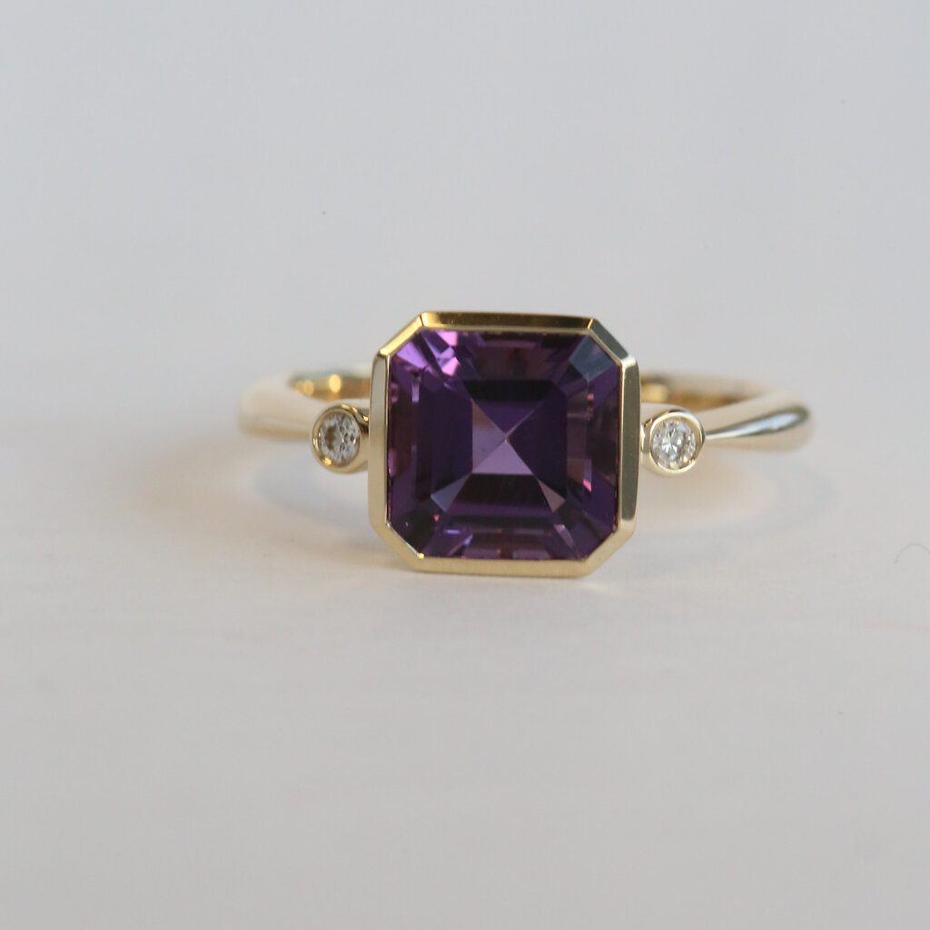 American Jewelry 14k Yellow Gold 3.25ct Amethyst .05ctw Diamond Accent Ring