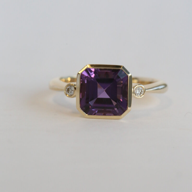 American Jewelry 14k Yellow Gold 3.25ct Amethyst .05ctw Diamond Accent Ring