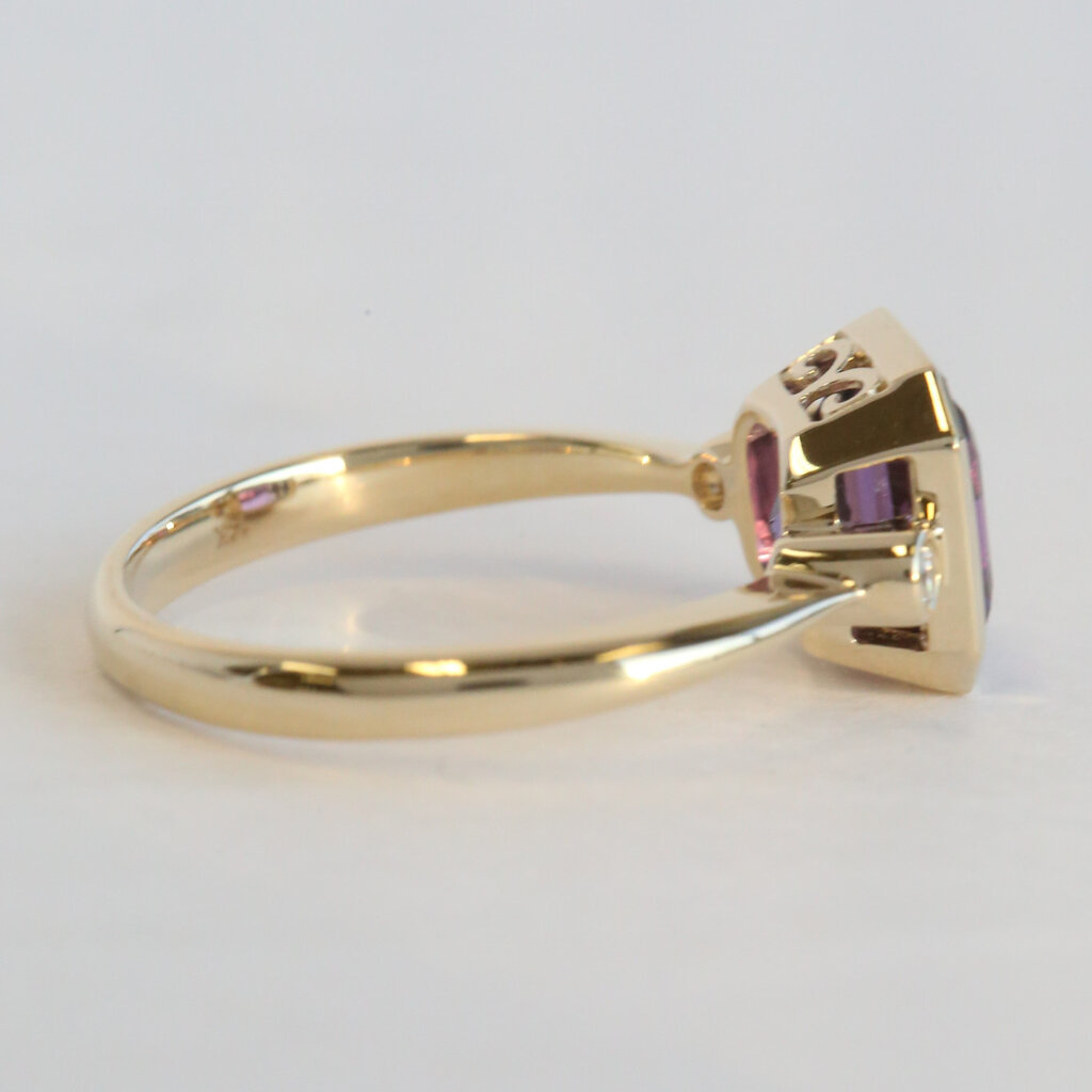 American Jewelry 14k Yellow Gold 3.25ct Amethyst .05ctw Diamond Accent Ring