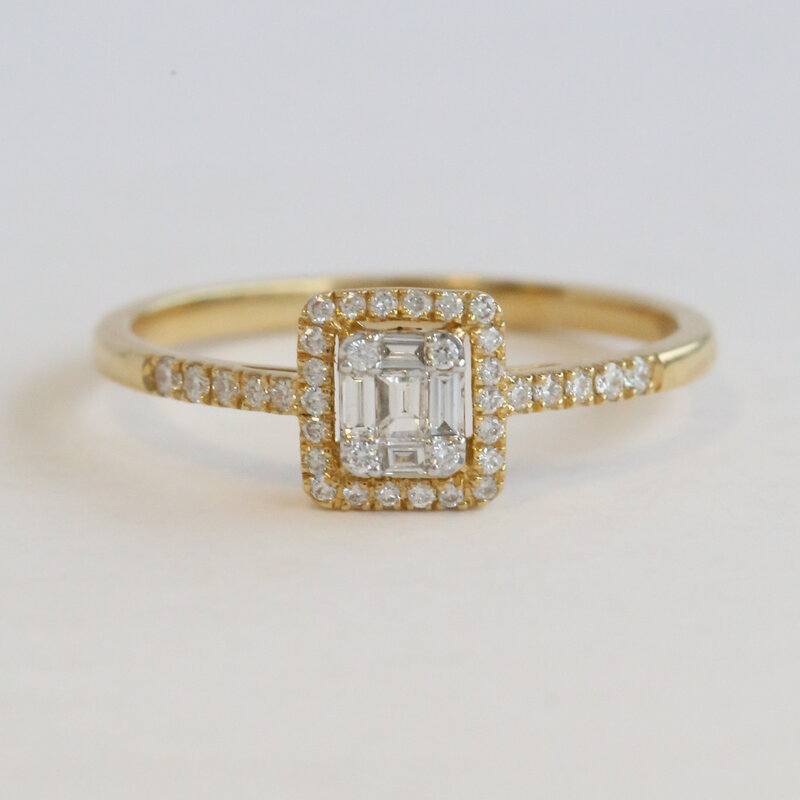 American Jewelry 18k Yellow Gold .21ctw DIamond Baguette & Round Ring