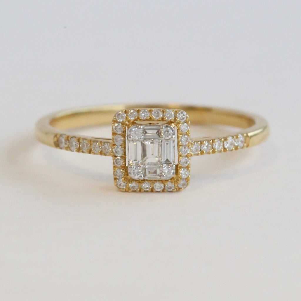 American Jewelry 18k Yellow Gold .21ctw DIamond Baguette & Round Ring