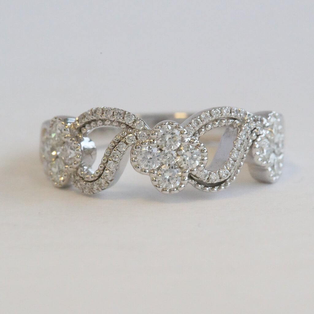 American Jewelry 18k White Gold .57ctw Diamond Milgrain Clover Band Ring