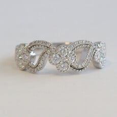 American Jewelry 18k White Gold .57ctw Diamond Milgrain Clover Band Ring