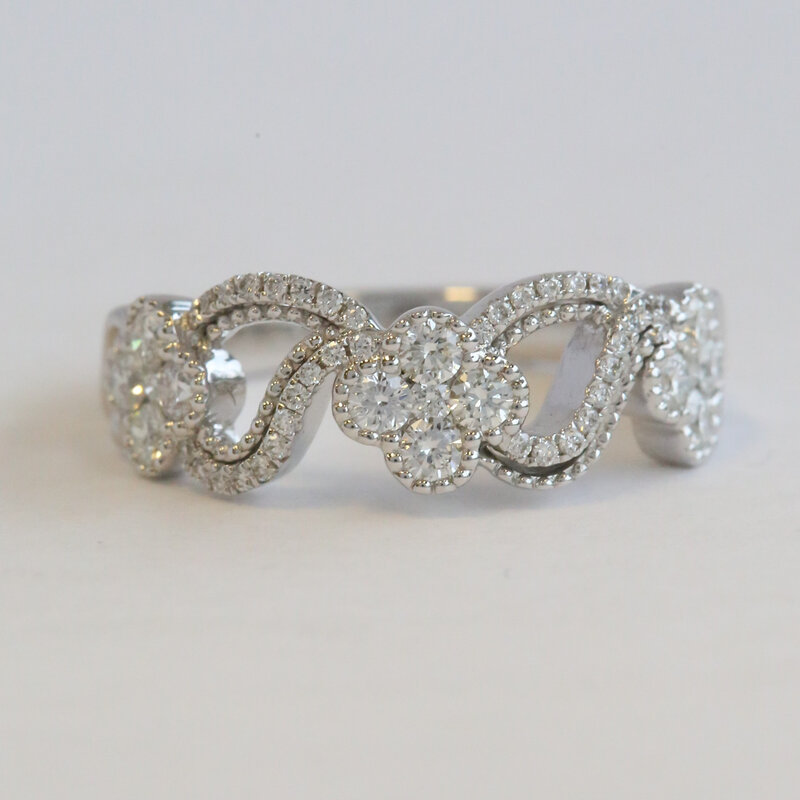 American Jewelry 18k White Gold .57ctw Diamond Milgrain Clover Band Ring