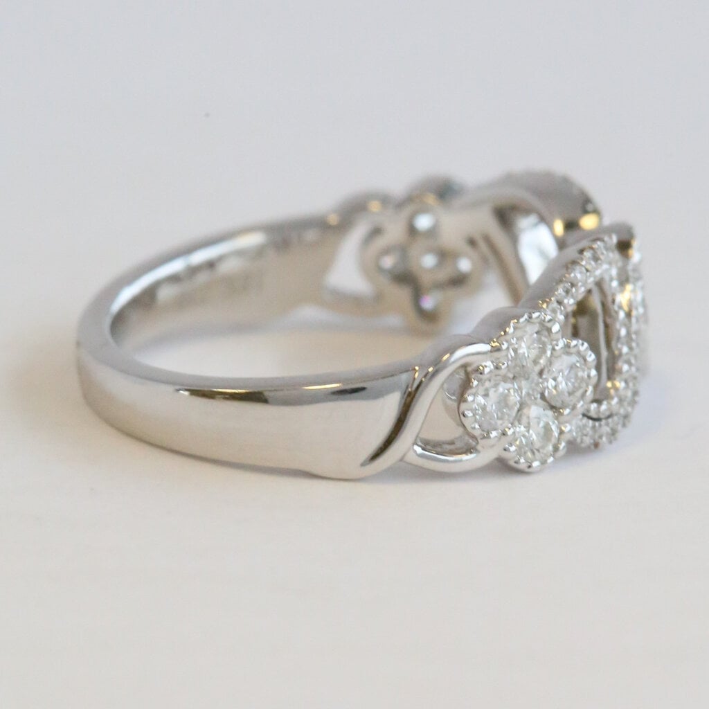 American Jewelry 18k White Gold .57ctw Diamond Milgrain Clover Band Ring