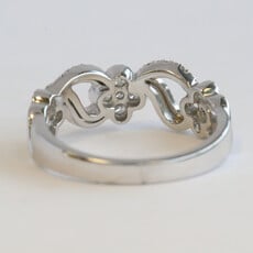 American Jewelry 18k White Gold .57ctw Diamond Milgrain Clover Band Ring
