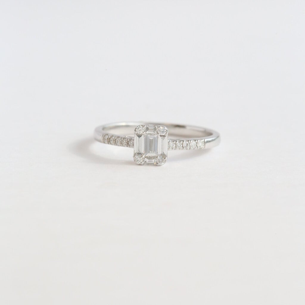 American Jewelry 18k White Gold .31ctw Diamond Baguette Ring