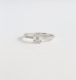 American Jewelry 18k White Gold .31ctw Diamond Baguette Ring