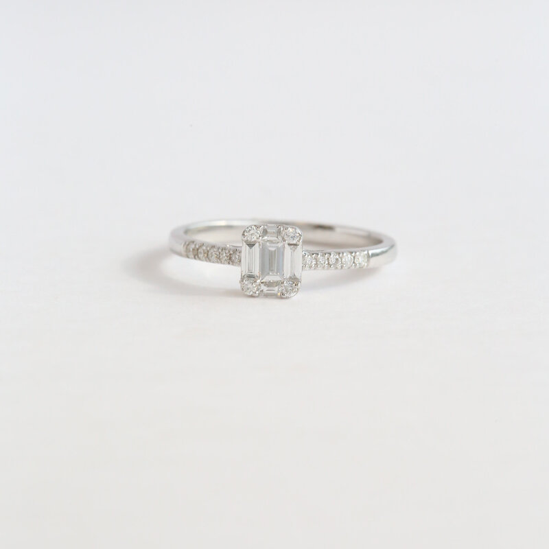American Jewelry 18k White Gold .31ctw Diamond Baguette Ring