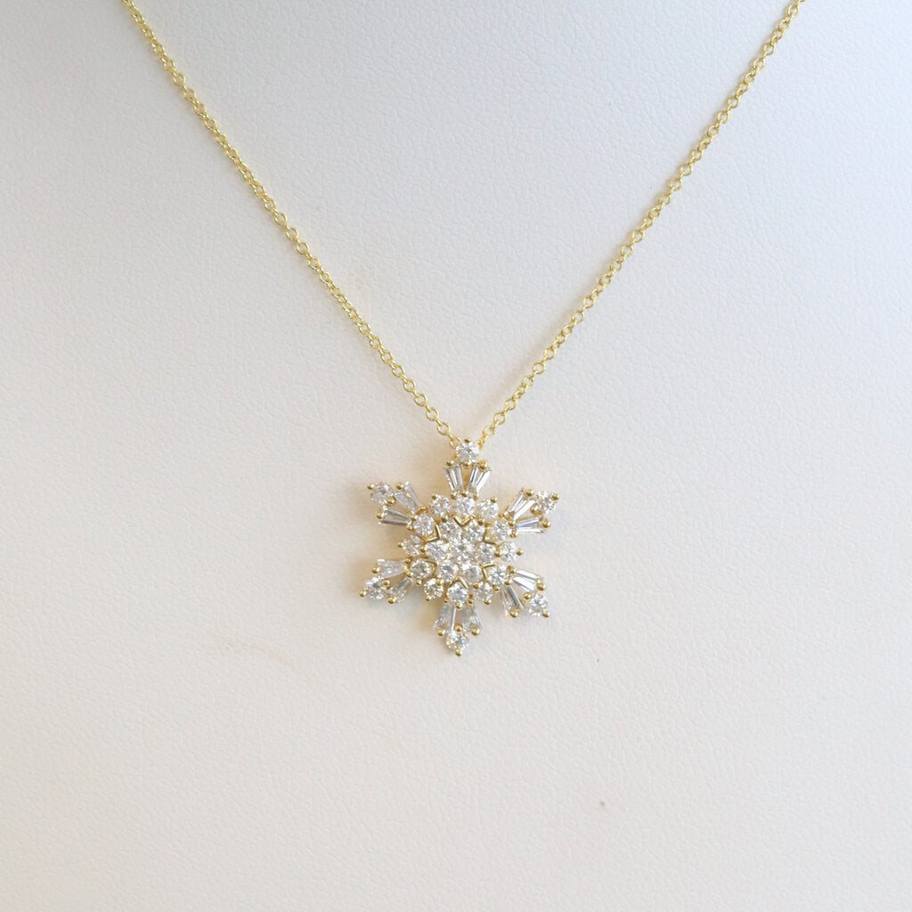 American Jewelry 18k Yellow Gold 1.01ctw Diamond Baguette & Round Snowflake Necklace