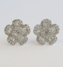 American Jewelry 14k White Gold .88ctw Round & Baguette Diamond Flower Stud Earrings