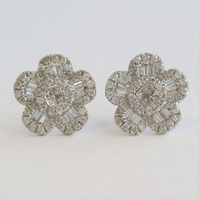 American Jewelry 14k White Gold .88ctw Round & Baguette Diamond Flower Stud Earrings