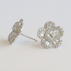 American Jewelry 14k White Gold .88ctw Round & Baguette Diamond Flower Stud Earrings