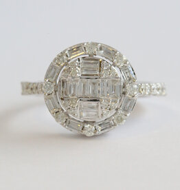 American Jewelry 14k White Gold 1.14ctw Baguette & Round Diamond Halo Ring