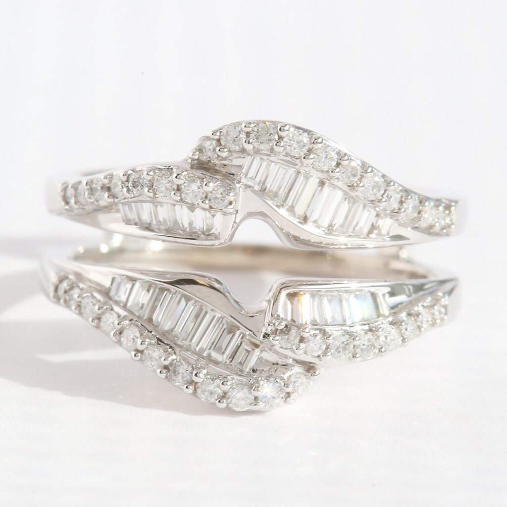 American Jewelry ESTATE 14K White Gold .50ctw Diamond  Baguette & Round Cut Ring Guard