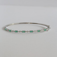 American Jewelry 14k White Gold 1.34ctw Emerald .22ctw Diamong Milgrain Bangle Bracelet
