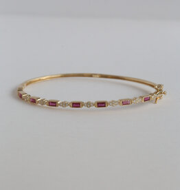 American Jewelry 14k Yellow Gold 1.4ctw Ruby .22ctw Diamond Milgrain Bangle Bracelet