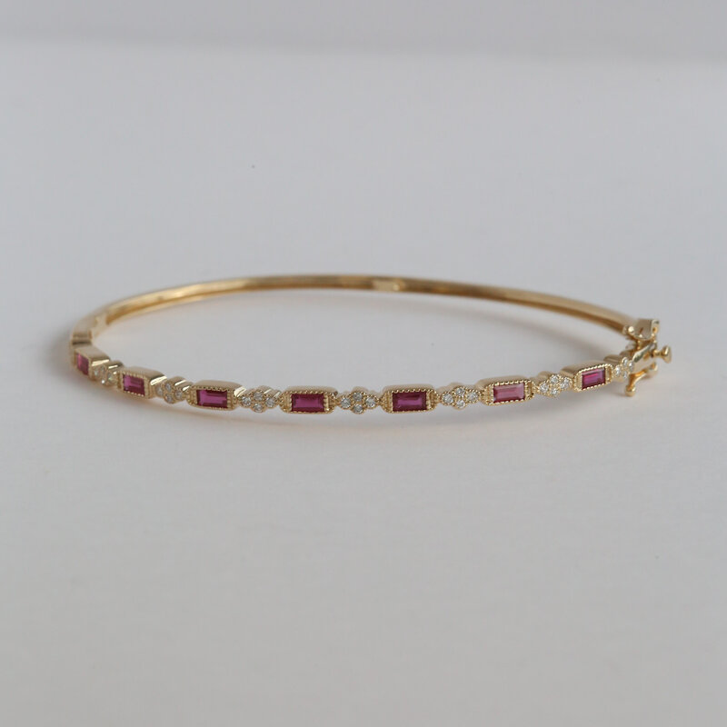 American Jewelry 14k Yellow Gold 1.4ctw Ruby .22ctw Diamond Milgrain Bangle Bracelet